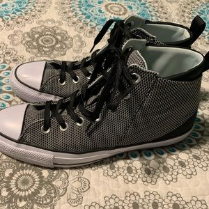 Converse size 9 high tops women’s like new